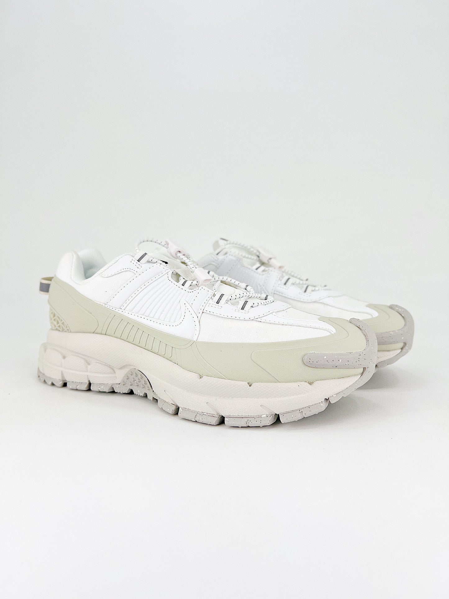 NIKE | VOMERO 5