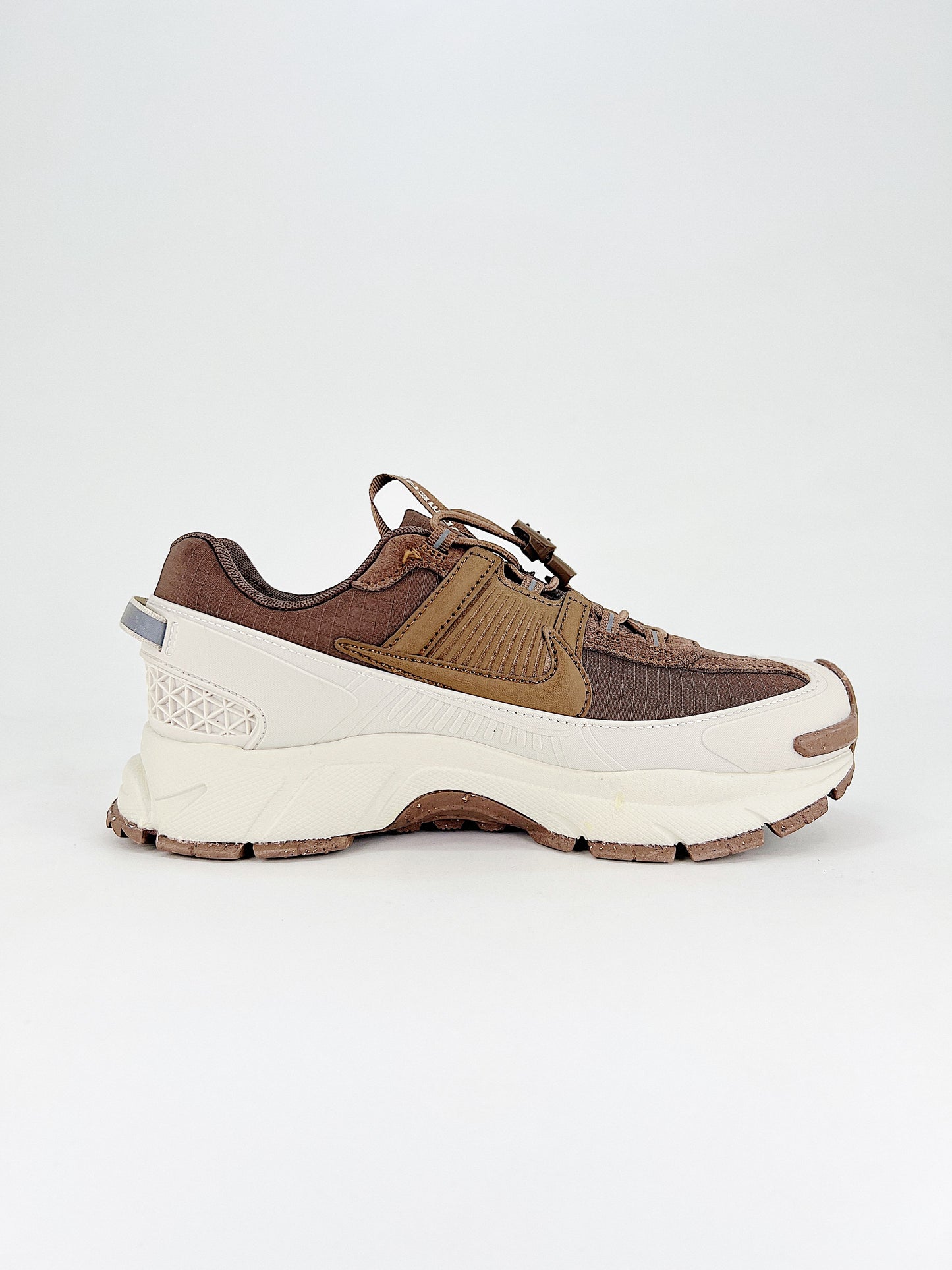 NIKE | VOMERO 5