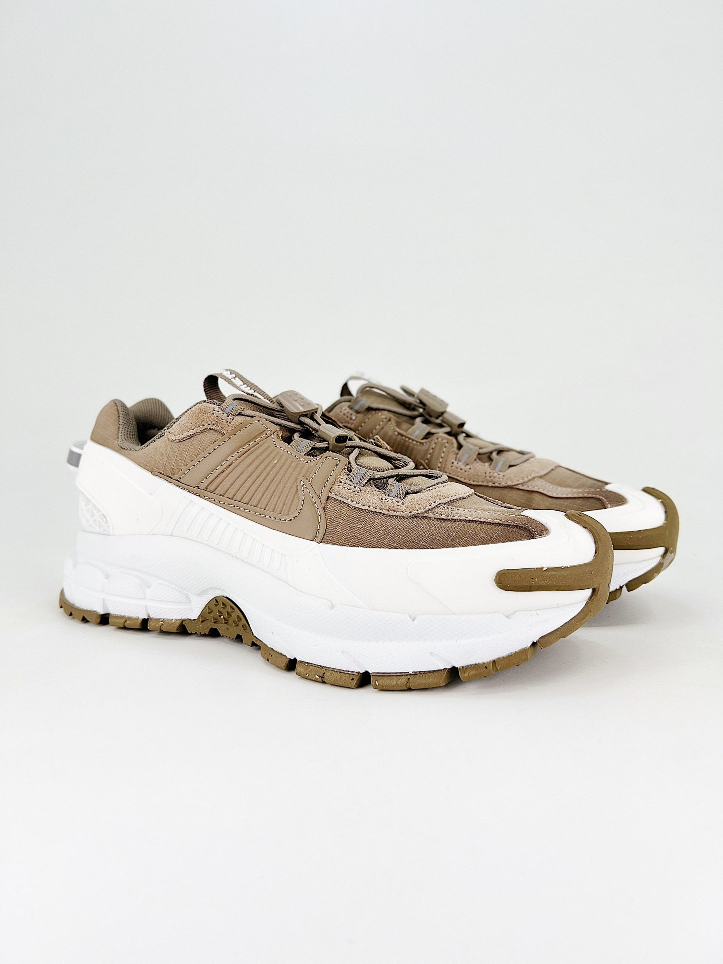 NIKE | VOMERO 5