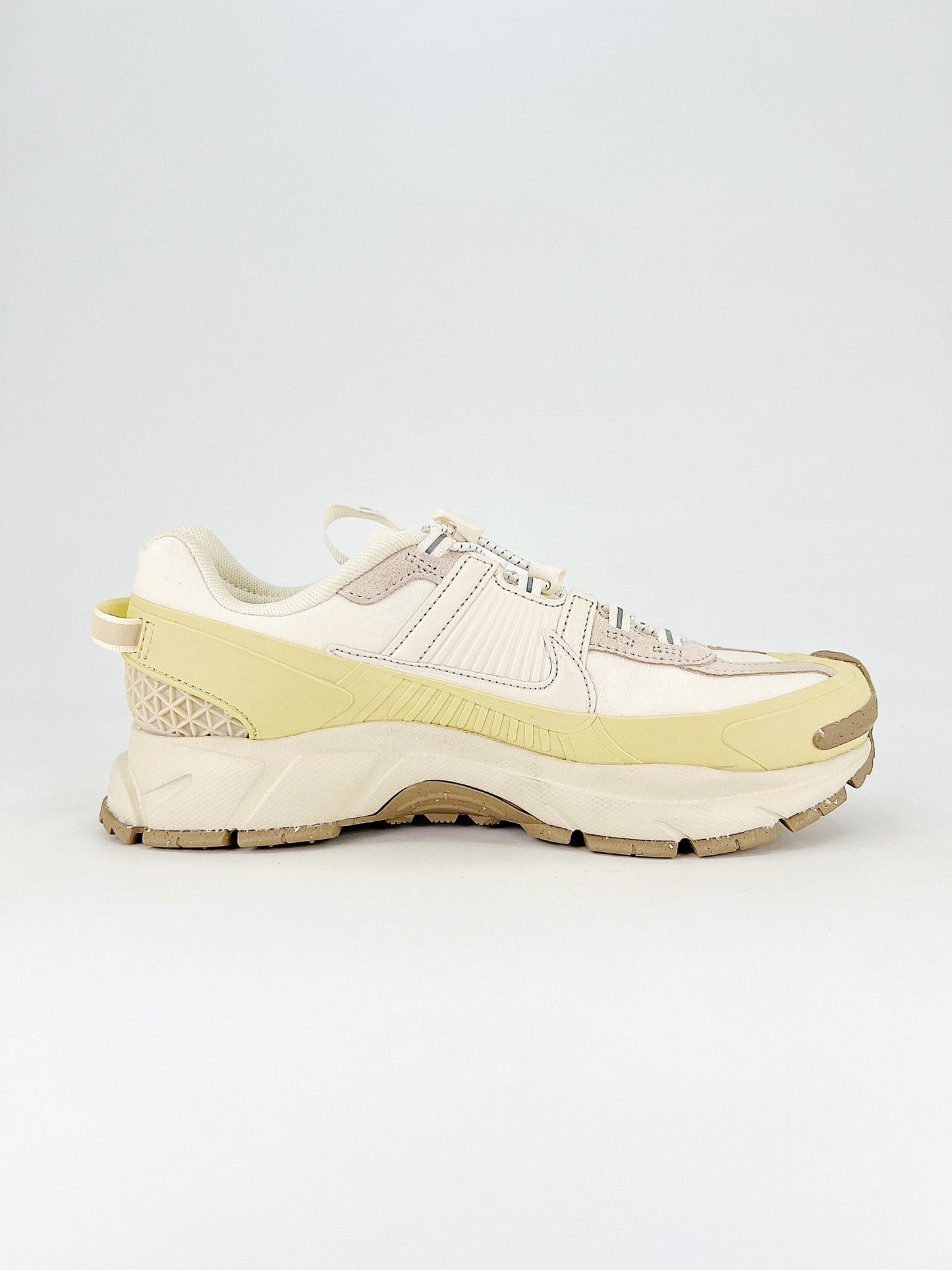 NIKE | VOMERO 5