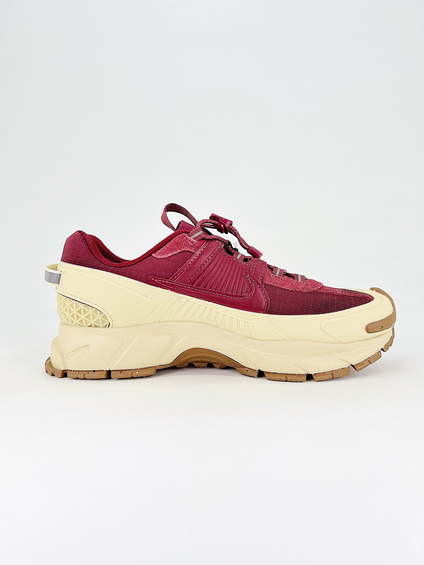 NIKE | VOMERO 5
