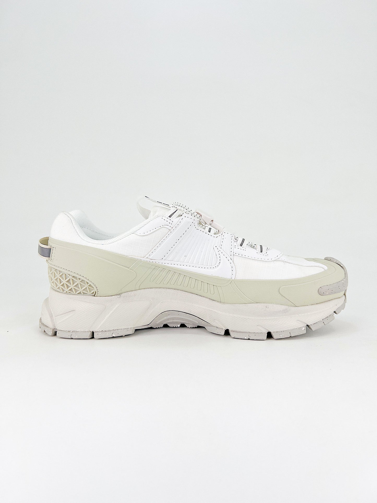 NIKE | VOMERO 5