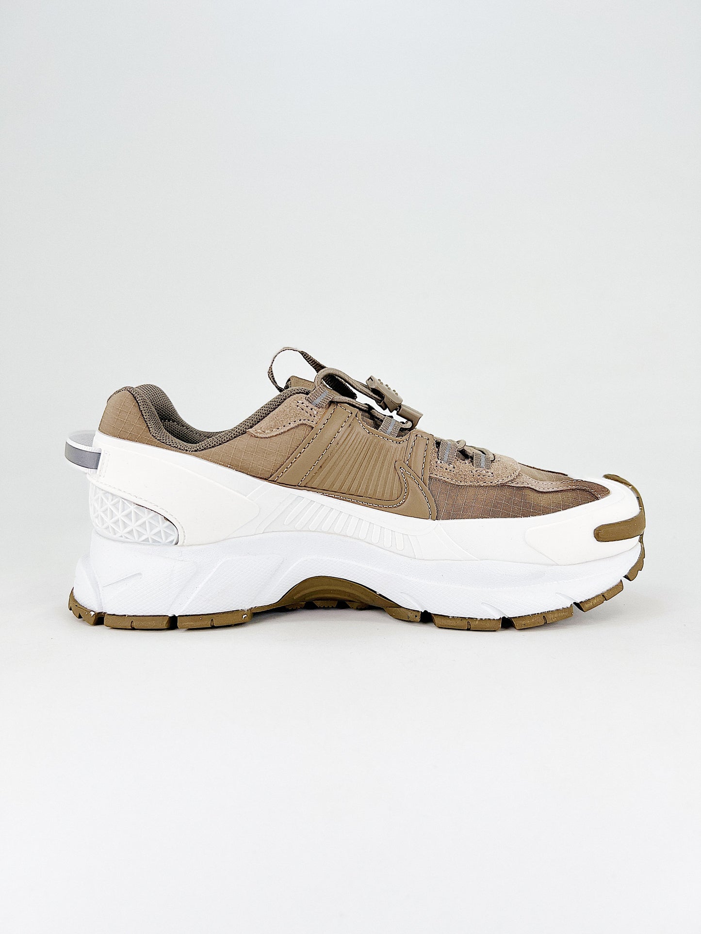 NIKE | VOMERO 5