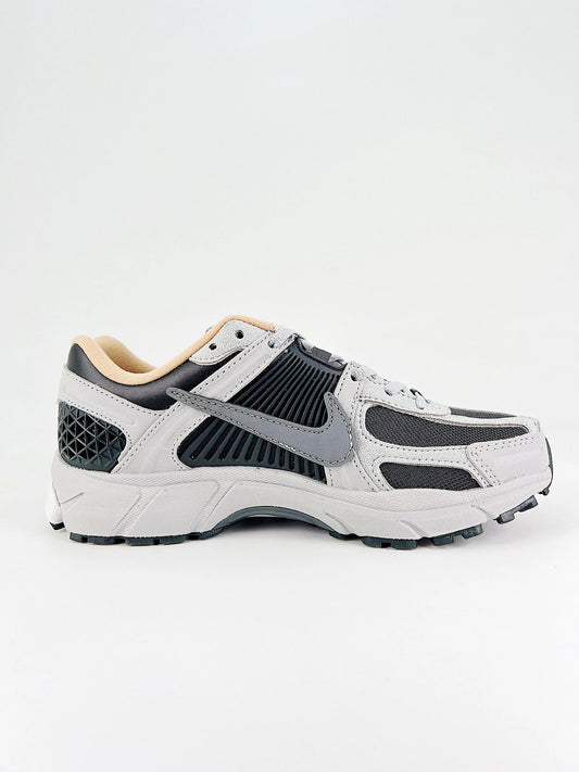 NIKE | VOMERO 5 COOL&BAG