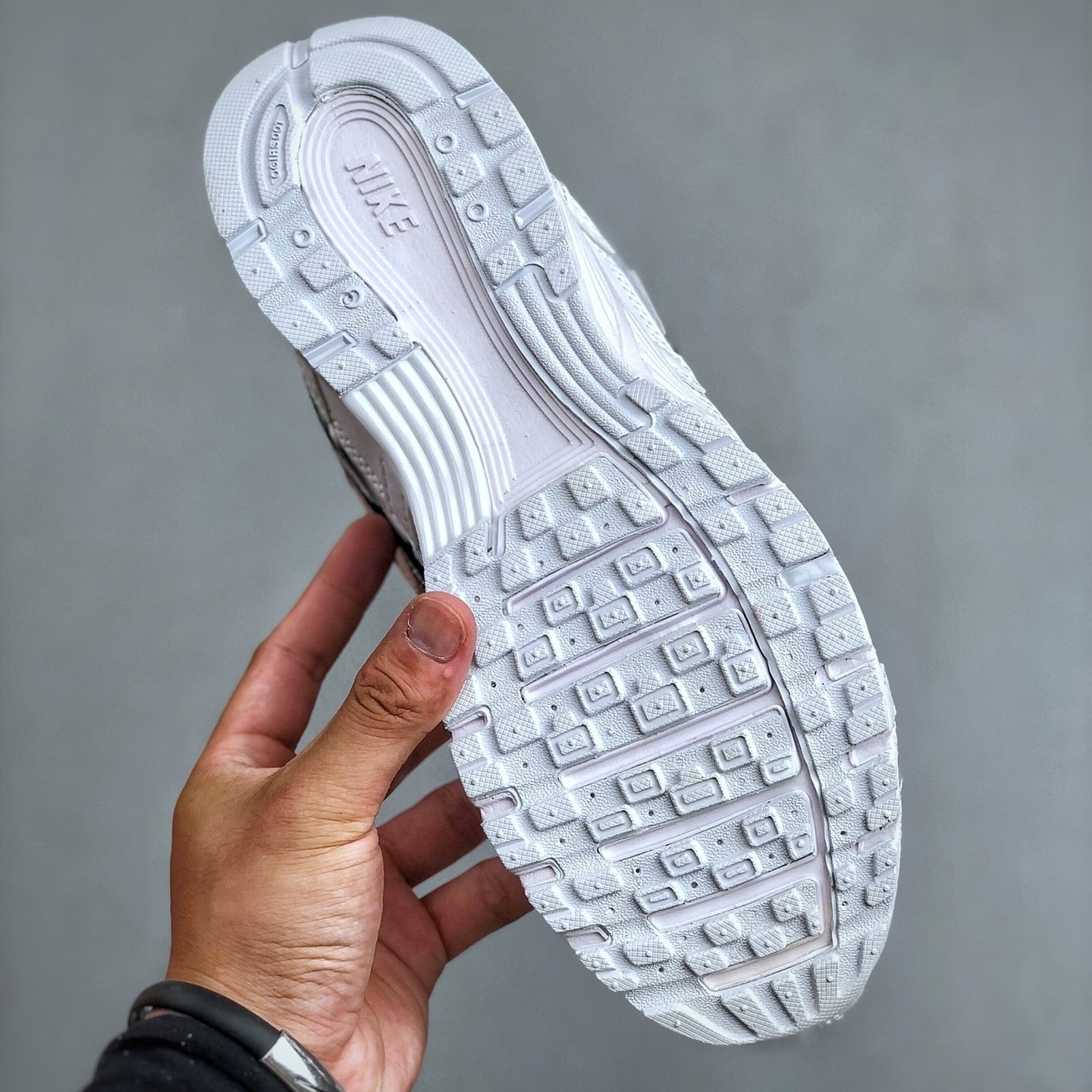 NIKE | P-6000