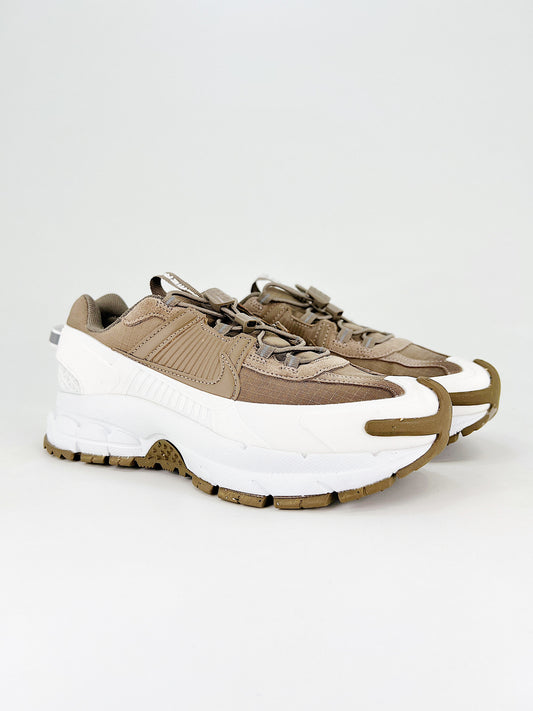 NIKE | VOMERO 5