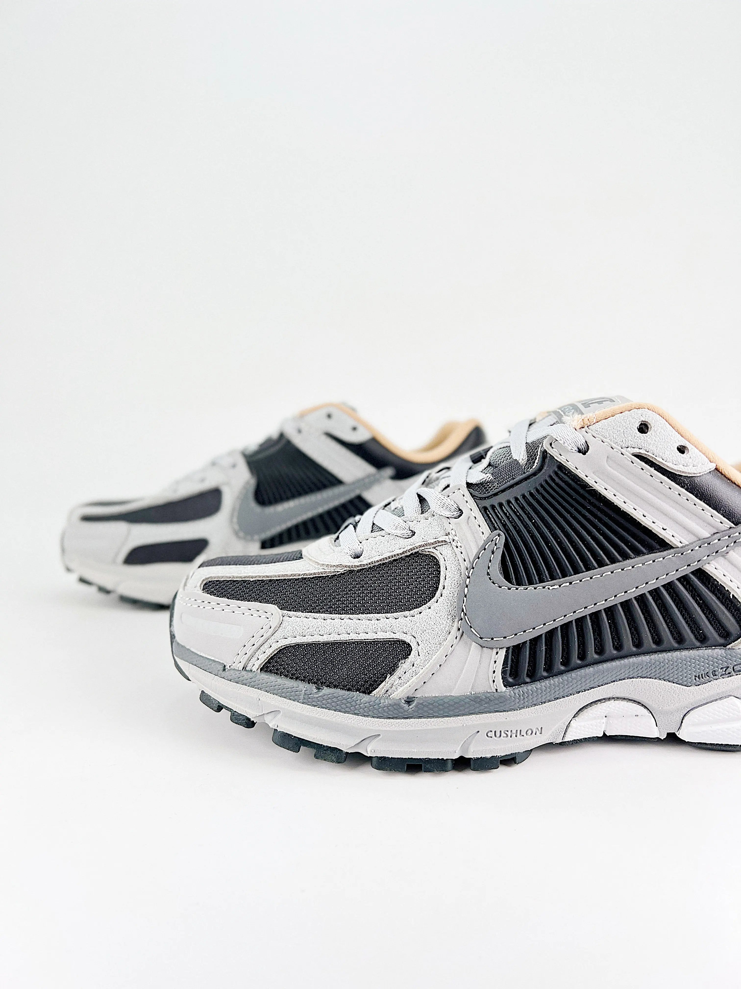 NIKE | VOMERO 5 COOL&BAG