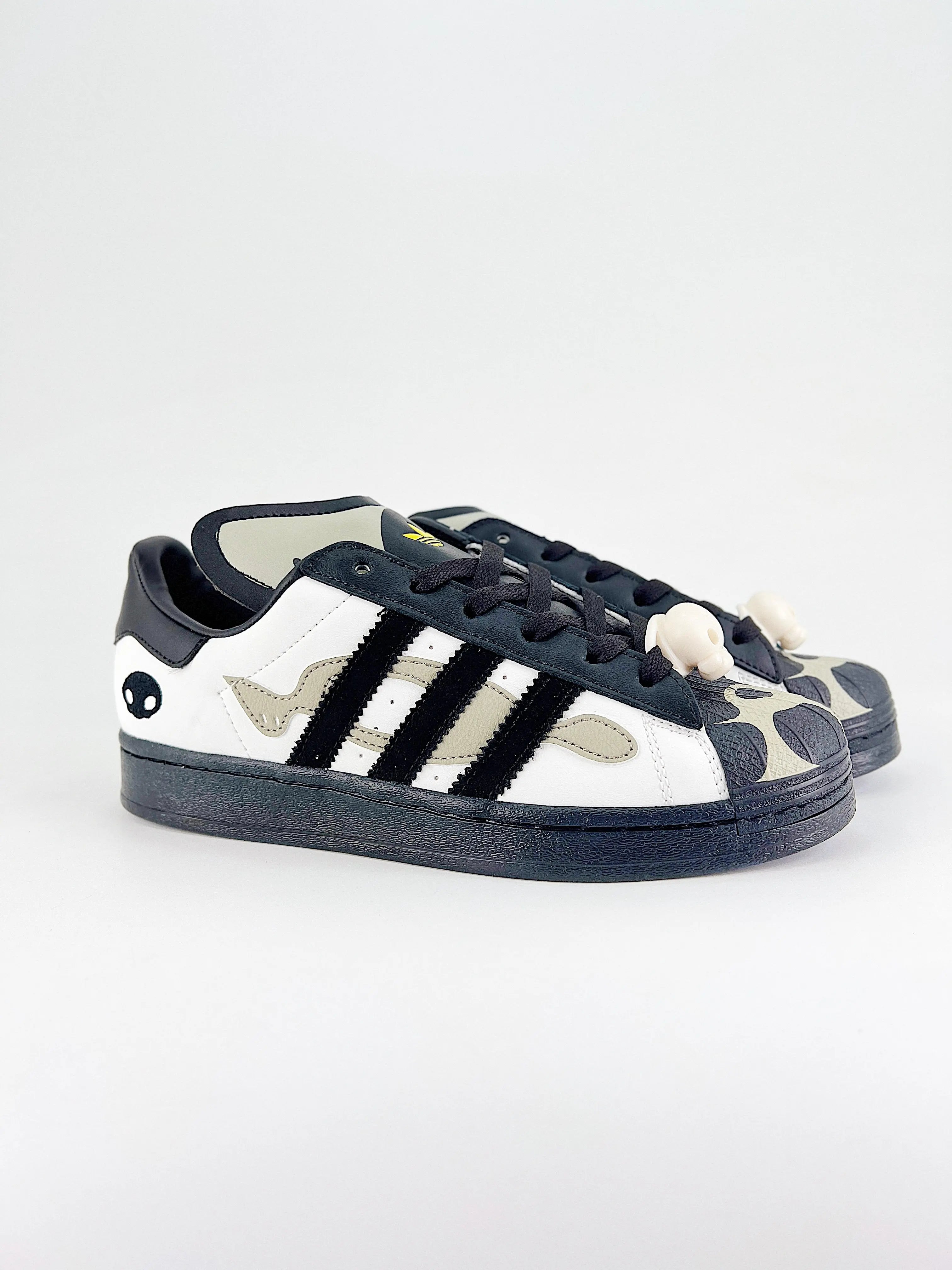 BOX BUTTERFLY X ADIDAS  COOLANDBAG