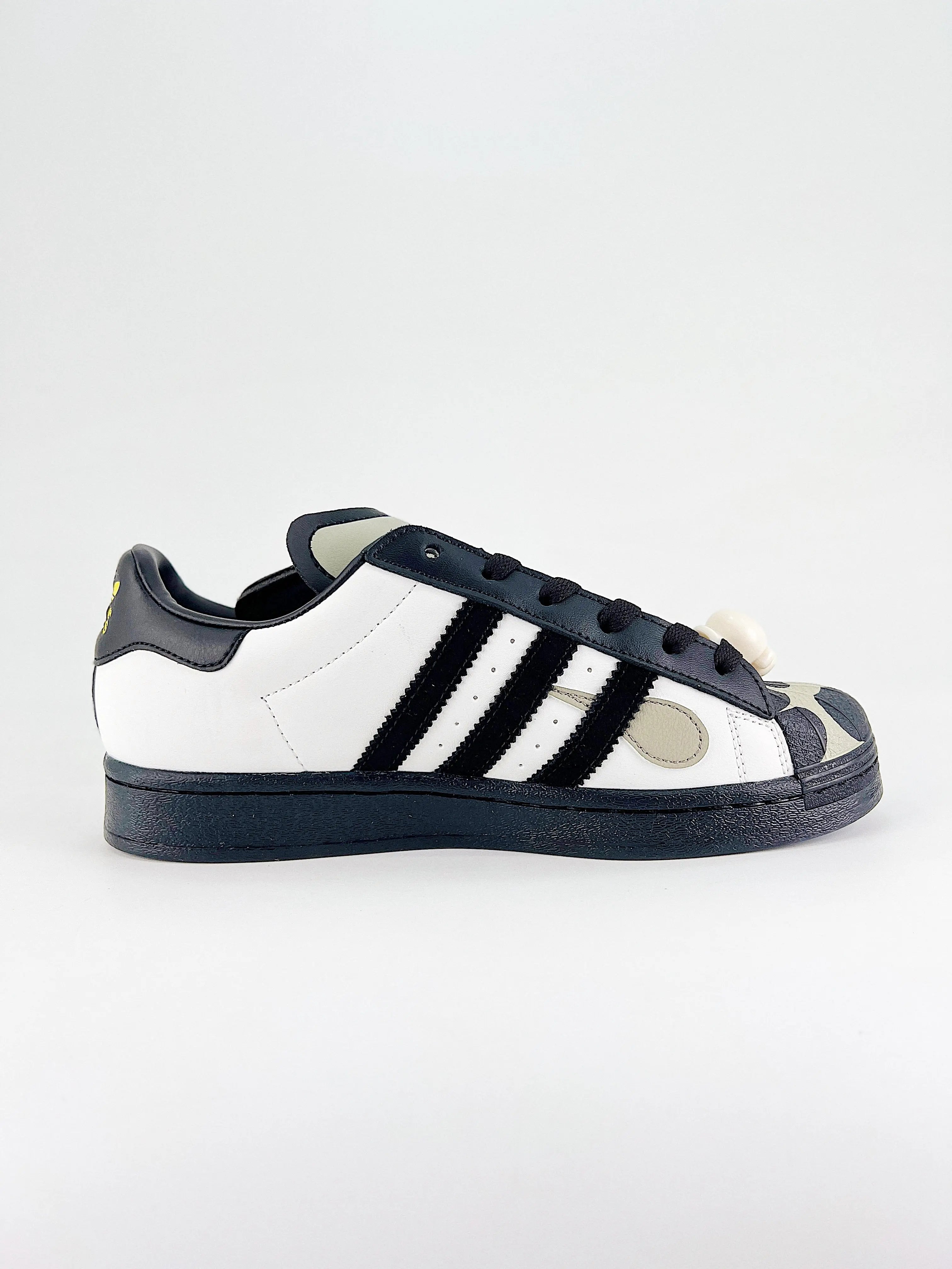 BOX BUTTERFLY X ADIDAS  COOLANDBAG