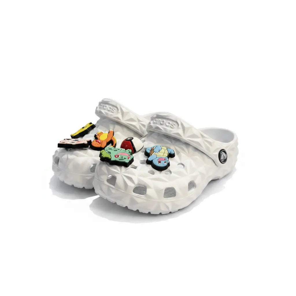 Crocs Classic Clog Pokémon Blanc - Fond blanc studio