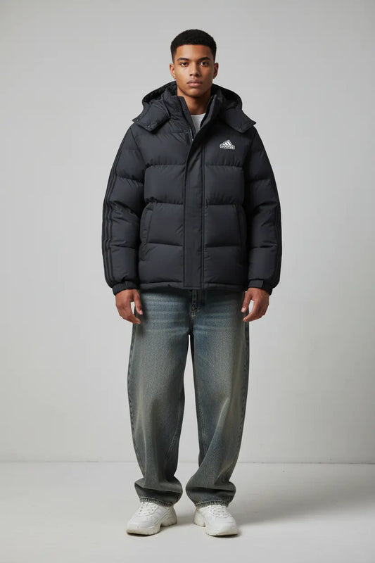 Mannequin masculin portant la doudoune noire