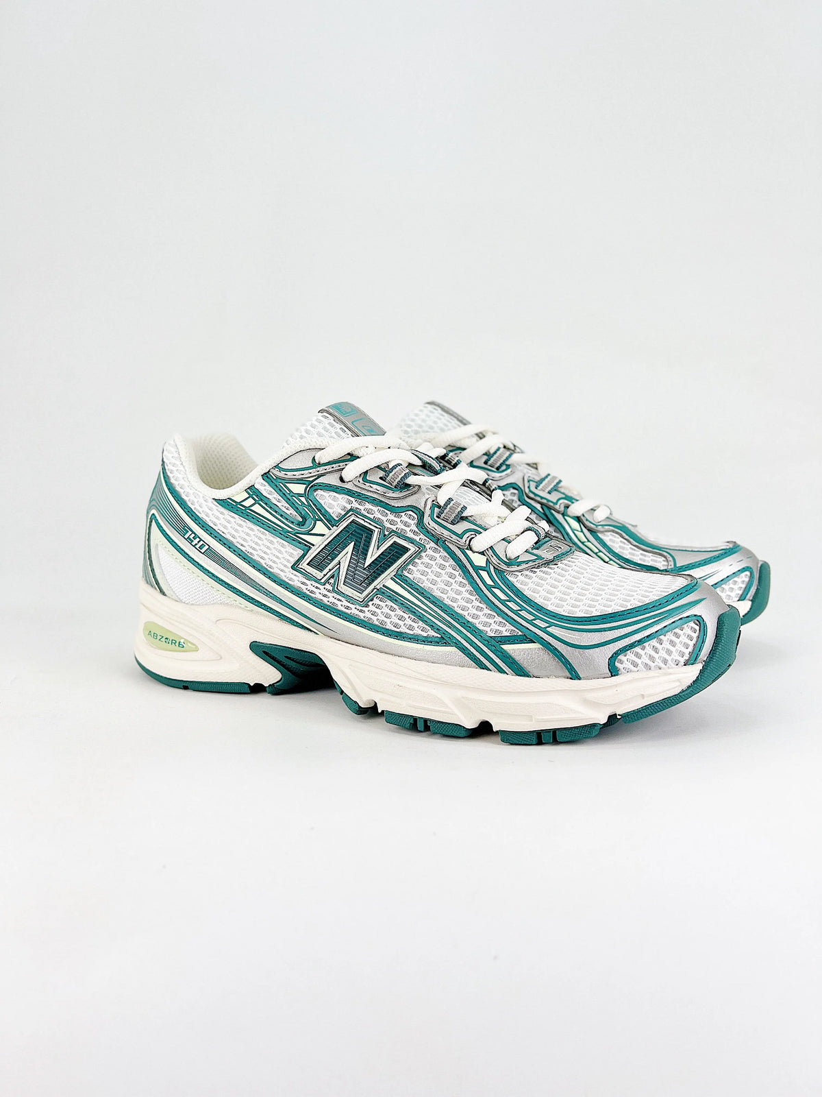 NEW BALANCE 740