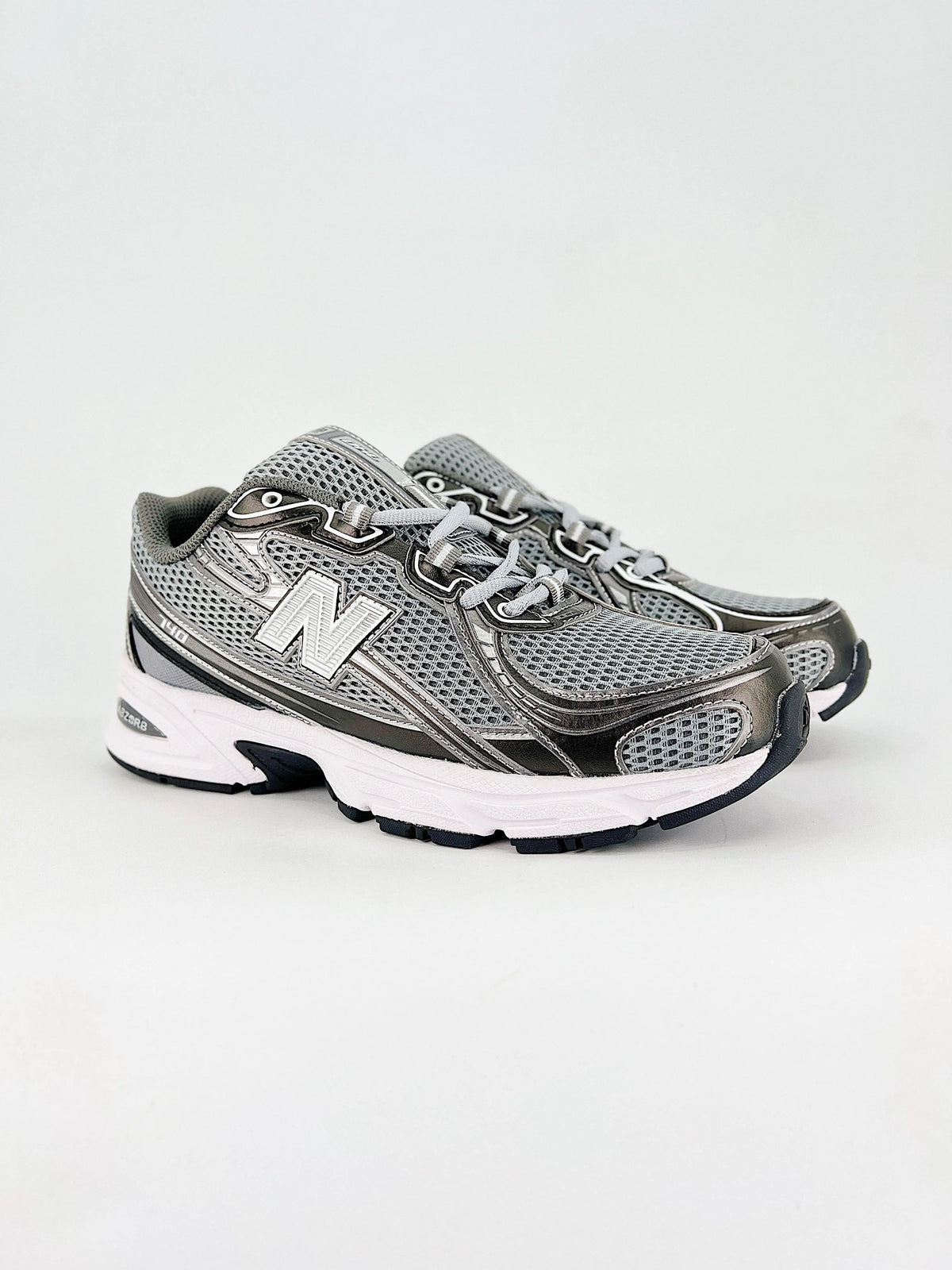 NEW BALANCE 740 — Gris