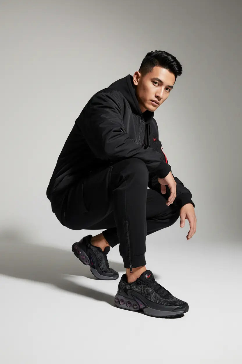 Mannequin masculin portant la Nike Air Max DN Black Red