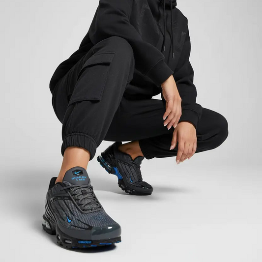 Image 1 - Femme accroupie