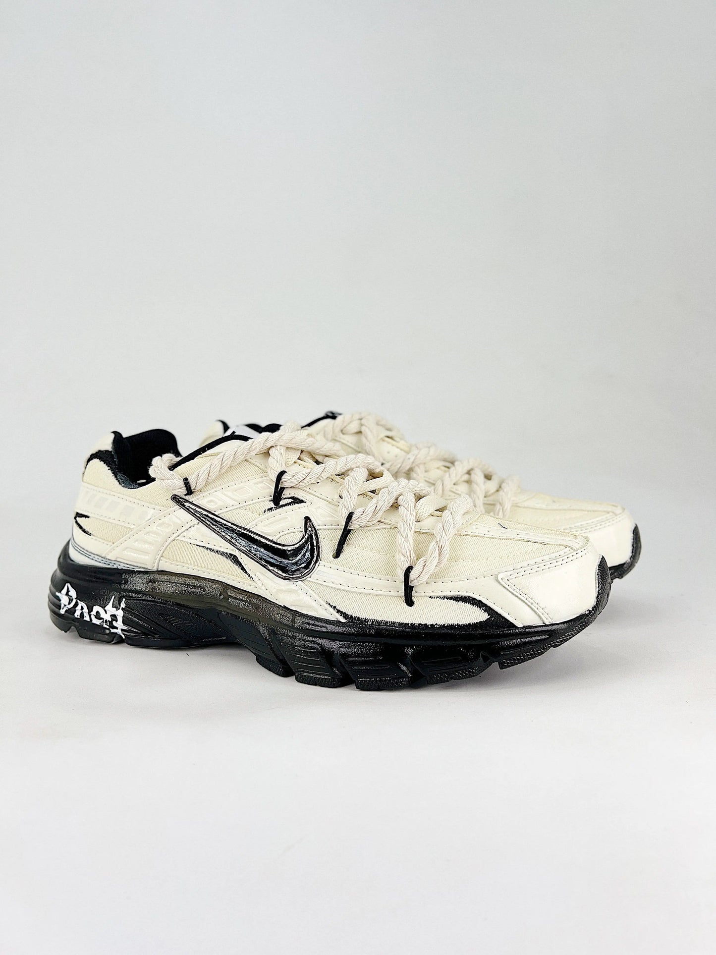 Nike Initiator Beige