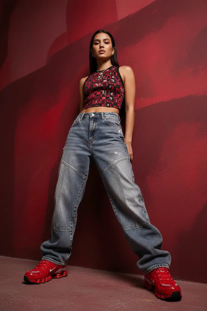 Nike Shox TL portées par mannequin femme debout