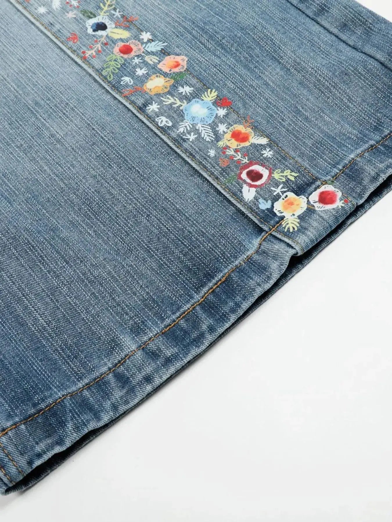Short en Jean Jambe Large Liseré Fleuri Homme  COOLANDBAG