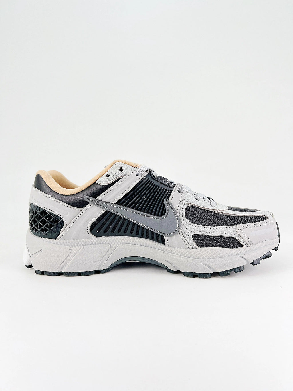 NIKE | VOMERO 5 COOL&BAG